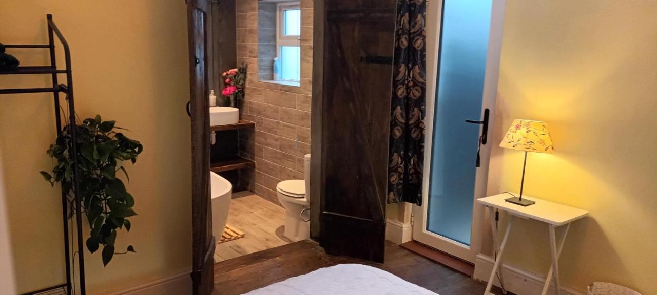 Room With Luxury Private Bathroom & Independent Entrance Near Tube Лондон Экстерьер фото